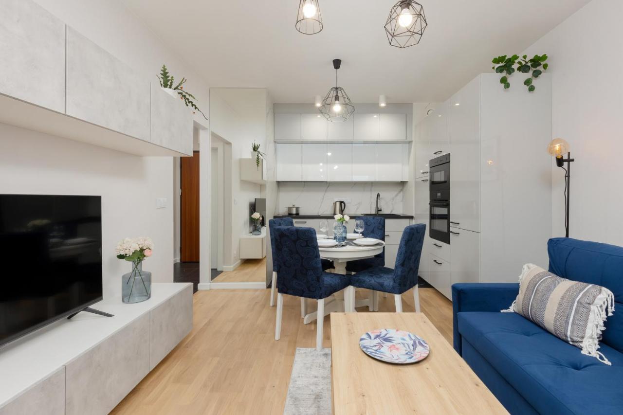 Arkadia Wola Apartment With Parking By Noclegi Renters Varsó Kültér fotó