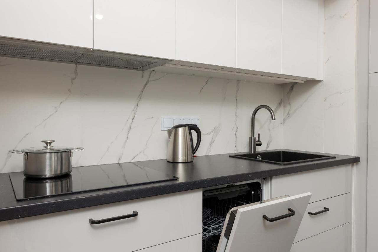 Arkadia Wola Apartment With Parking By Noclegi Renters Varsó Kültér fotó